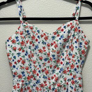 Old Navy white floral shorts romper with sweetheart neckline and pockets, small